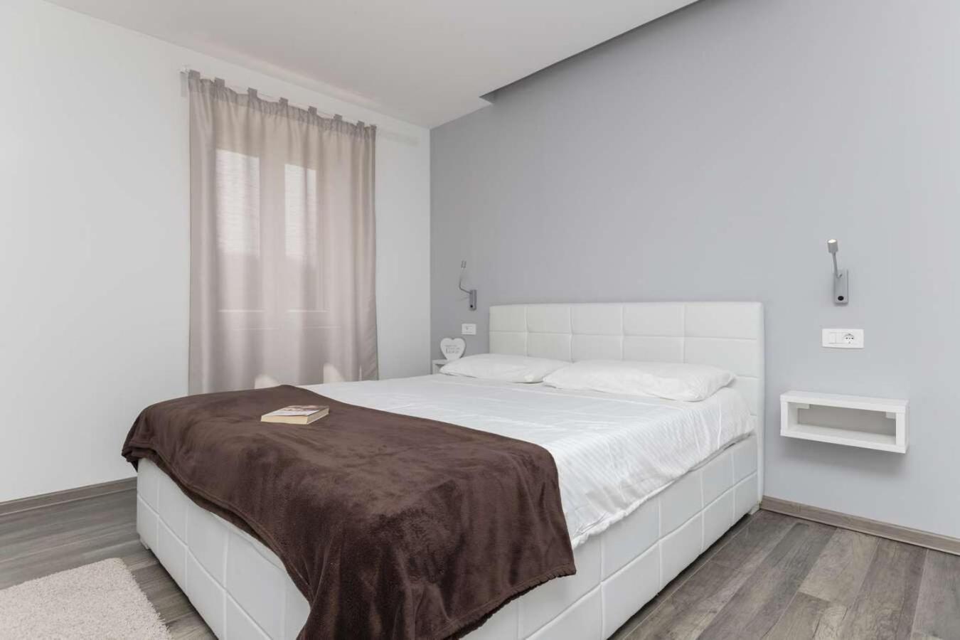 Villa Viscum In Central Istria For 8 Persons With Large Garden - Pet Friendly Pazin Exteriör bild