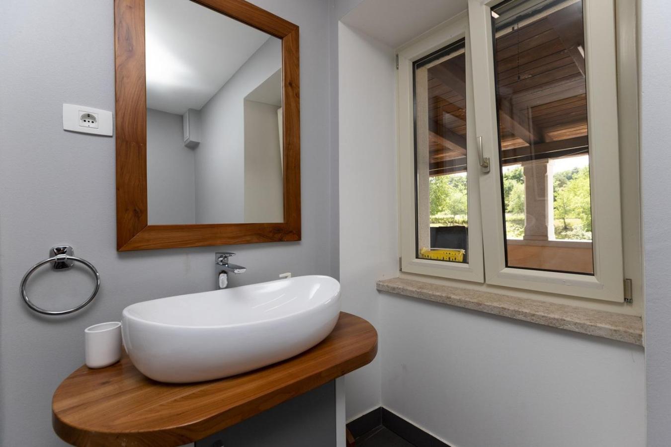 Villa Viscum In Central Istria For 8 Persons With Large Garden - Pet Friendly Pazin Exteriör bild