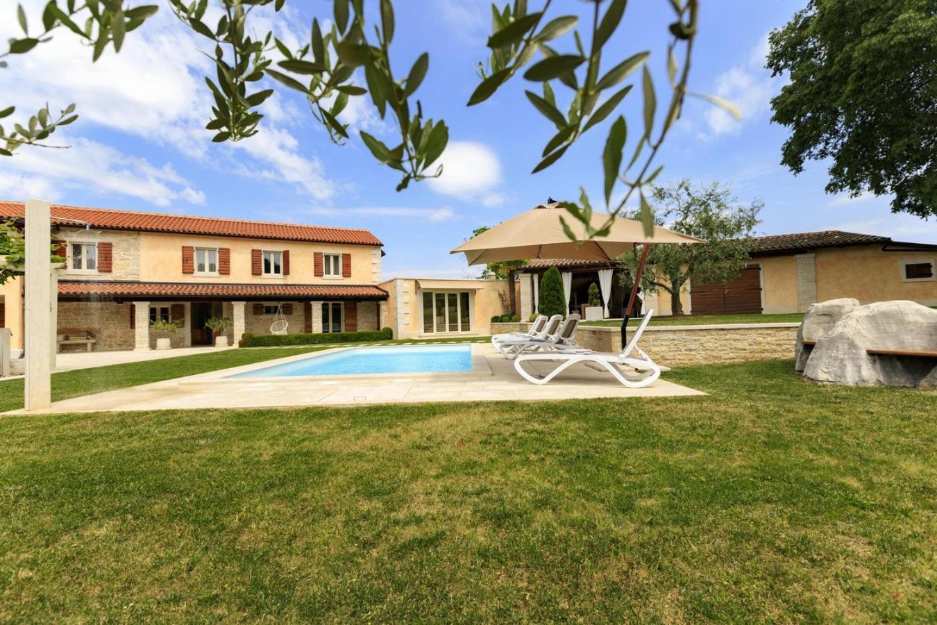 Villa Viscum In Central Istria For 8 Persons With Large Garden - Pet Friendly Pazin Exteriör bild
