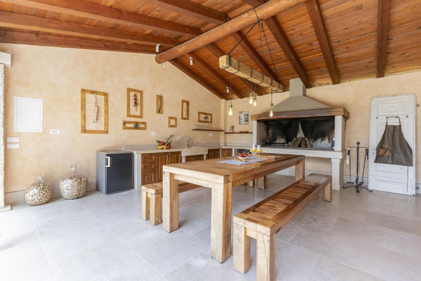 Villa Viscum In Central Istria For 8 Persons With Large Garden - Pet Friendly Pazin Exteriör bild