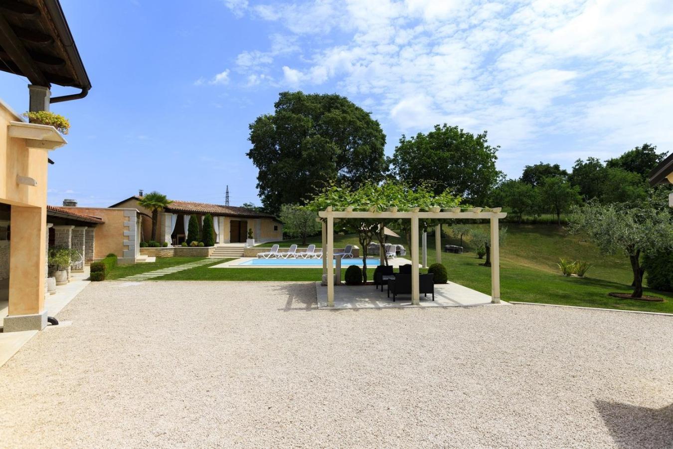 Villa Viscum In Central Istria For 8 Persons With Large Garden - Pet Friendly Pazin Exteriör bild