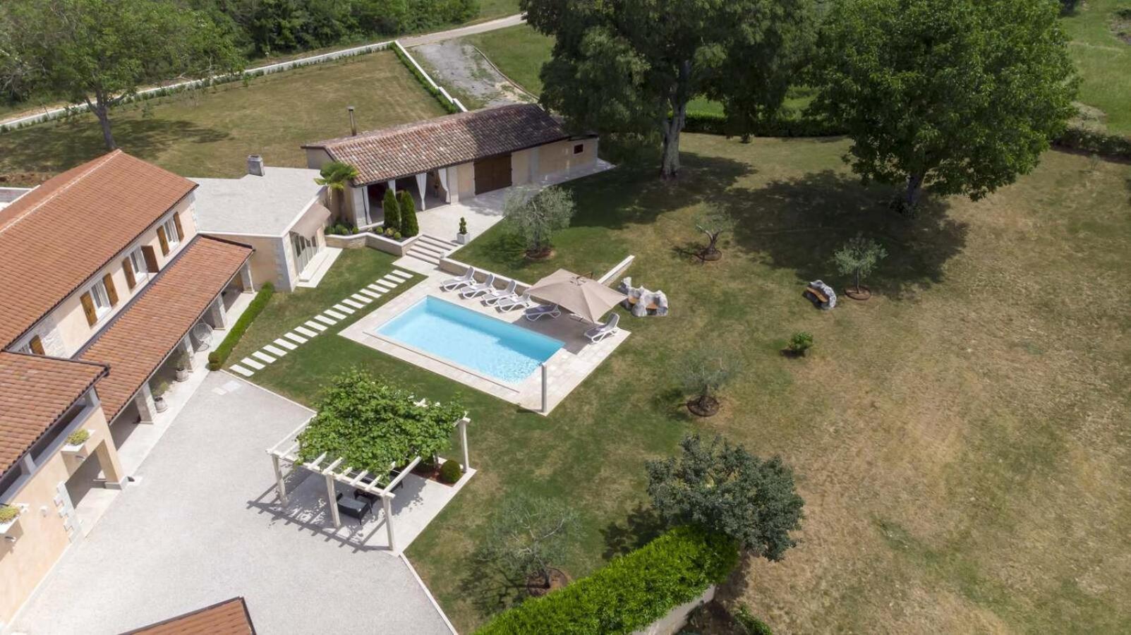Villa Viscum In Central Istria For 8 Persons With Large Garden - Pet Friendly Pazin Exteriör bild