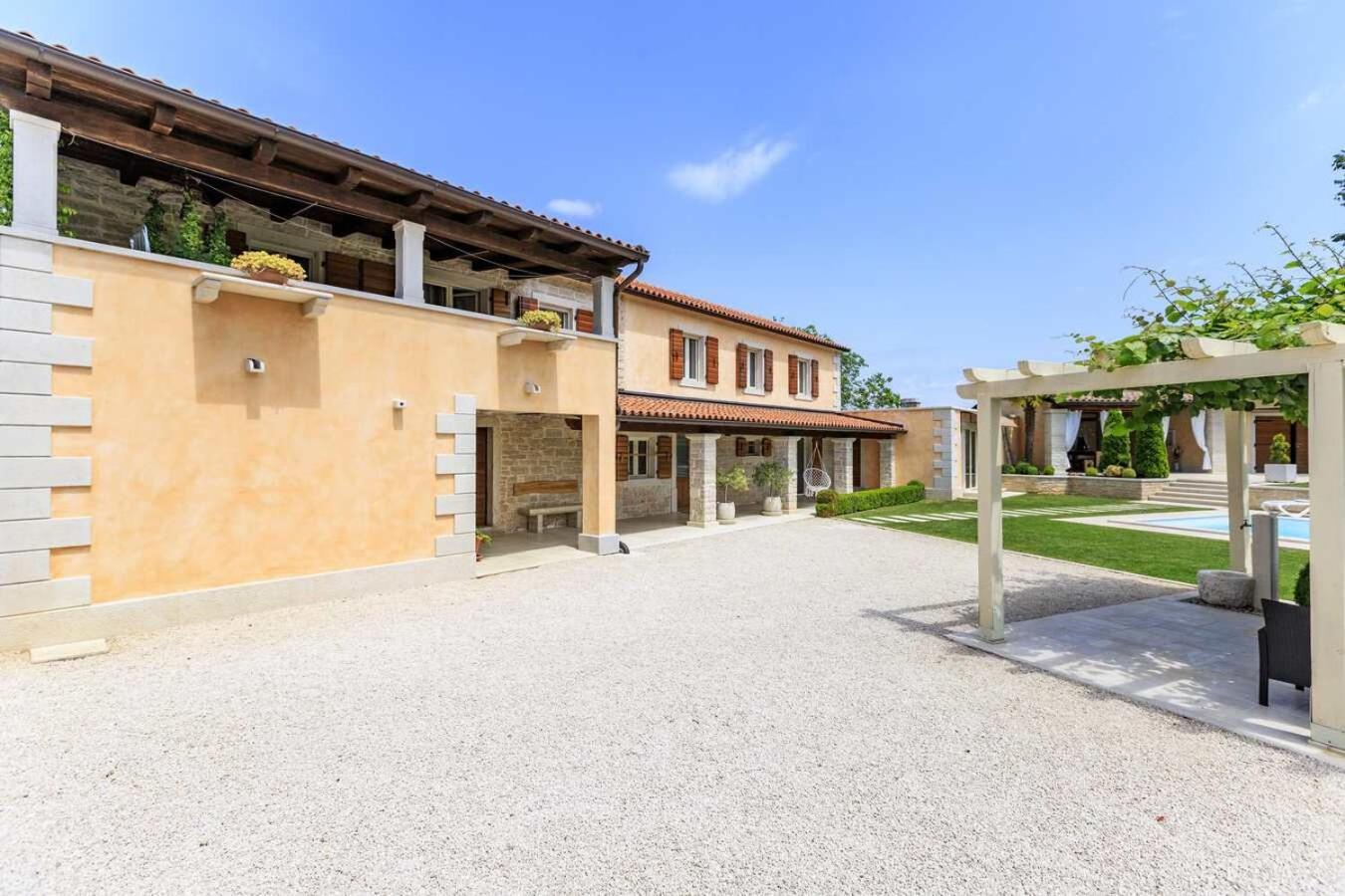 Villa Viscum In Central Istria For 8 Persons With Large Garden - Pet Friendly Pazin Exteriör bild