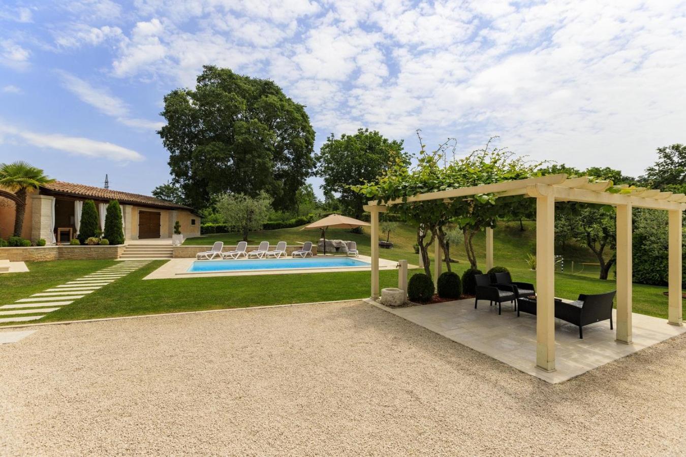 Villa Viscum In Central Istria For 8 Persons With Large Garden - Pet Friendly Pazin Exteriör bild