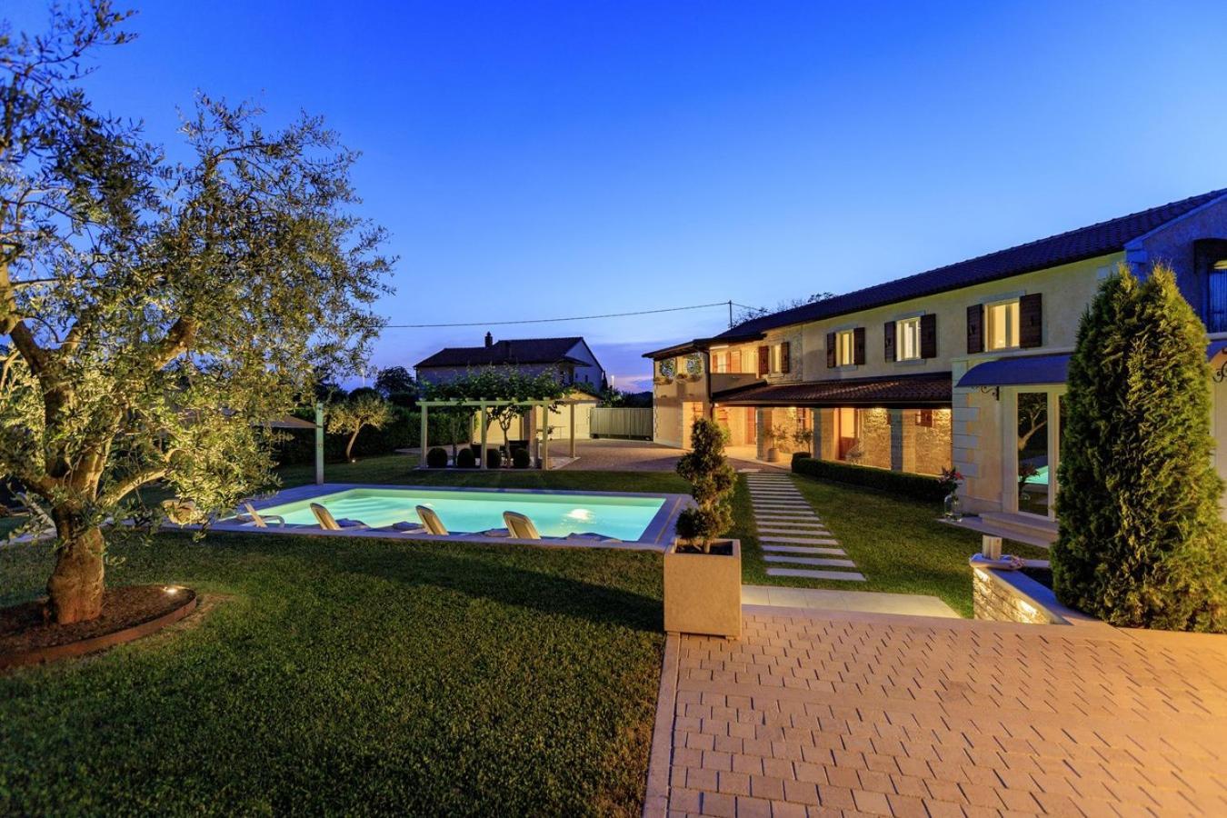 Villa Viscum In Central Istria For 8 Persons With Large Garden - Pet Friendly Pazin Exteriör bild