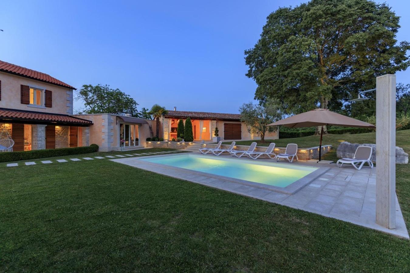 Villa Viscum In Central Istria For 8 Persons With Large Garden - Pet Friendly Pazin Exteriör bild