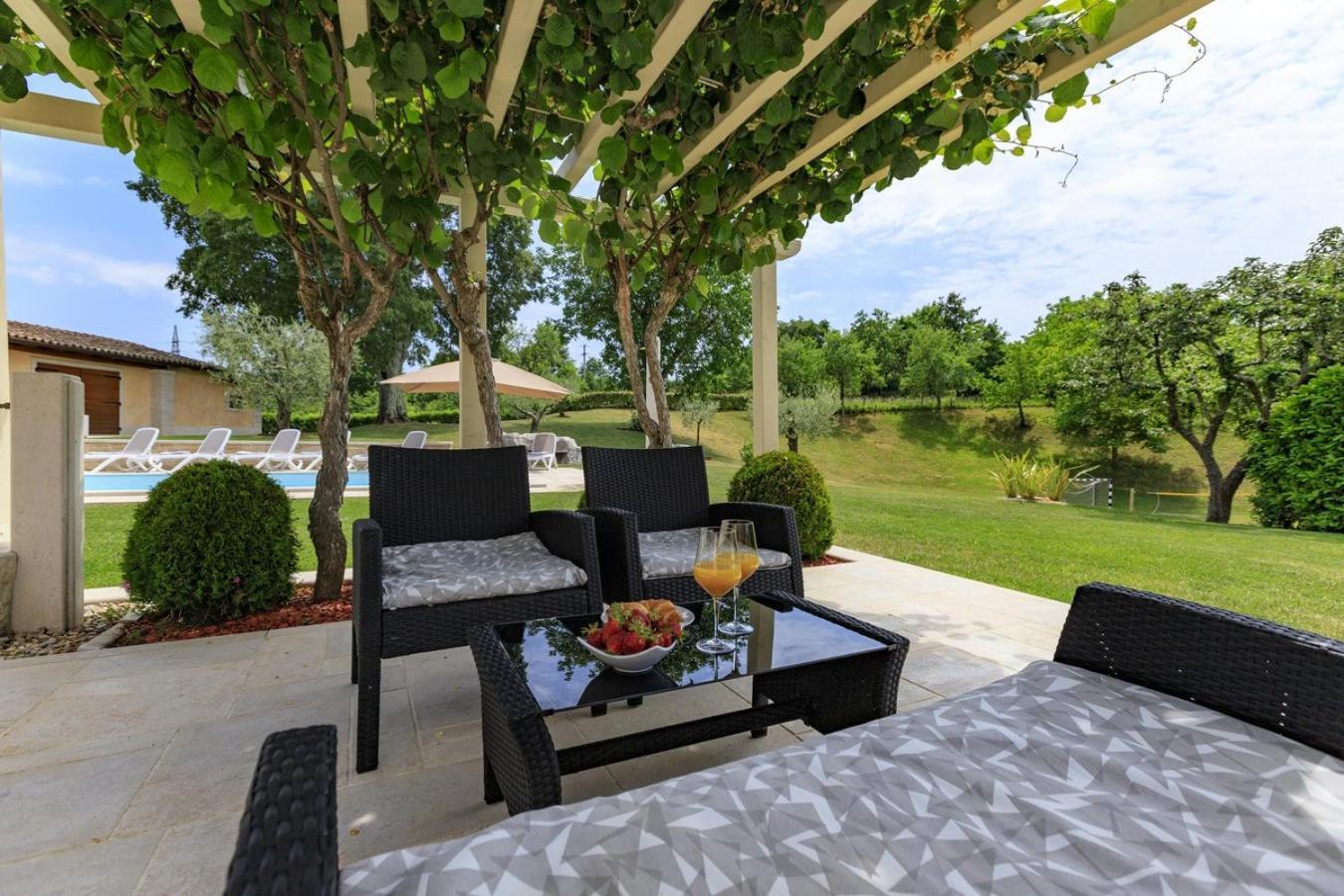 Villa Viscum In Central Istria For 8 Persons With Large Garden - Pet Friendly Pazin Exteriör bild