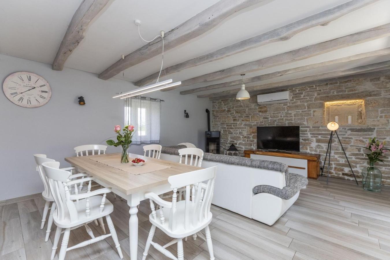 Villa Viscum In Central Istria For 8 Persons With Large Garden - Pet Friendly Pazin Exteriör bild