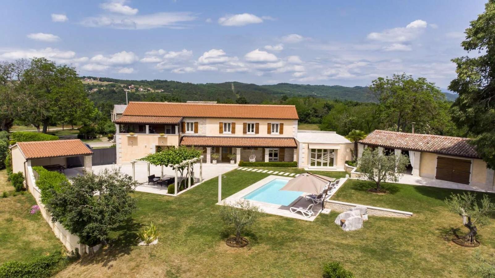 Villa Viscum In Central Istria For 8 Persons With Large Garden - Pet Friendly Pazin Exteriör bild