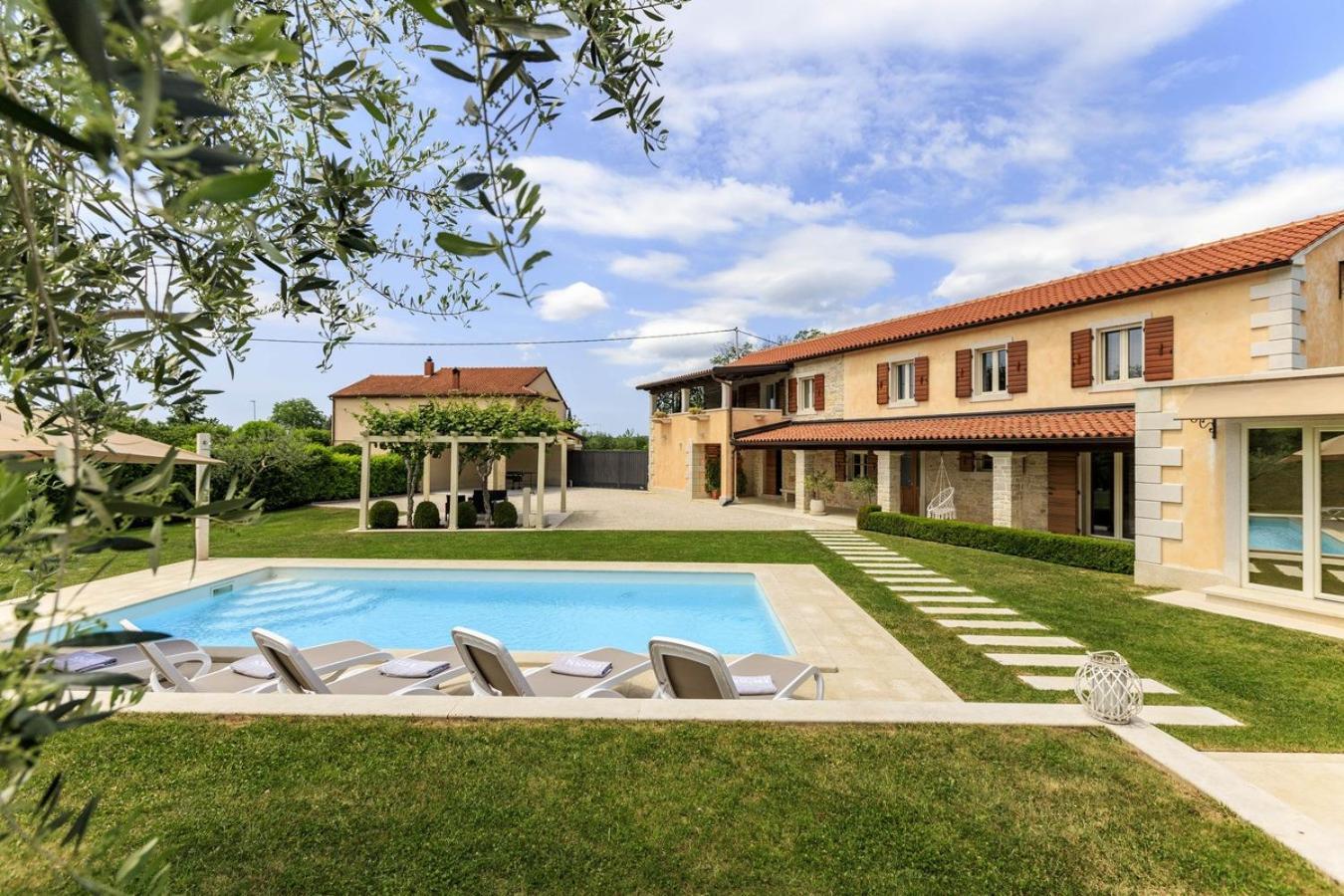 Villa Viscum In Central Istria For 8 Persons With Large Garden - Pet Friendly Pazin Exteriör bild