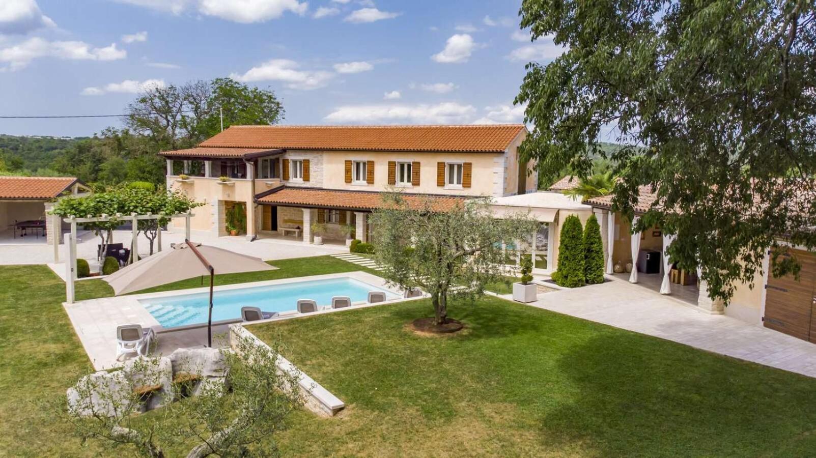 Villa Viscum In Central Istria For 8 Persons With Large Garden - Pet Friendly Pazin Exteriör bild